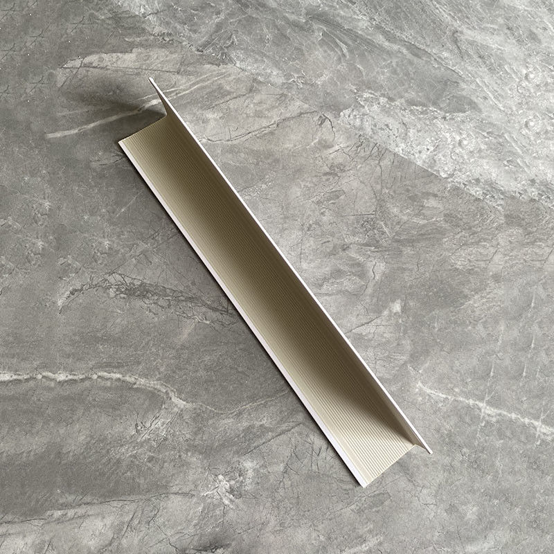Facile d'installer les protecteurs faisants le coin de PVC de mur extérieur lisse 55*55mm