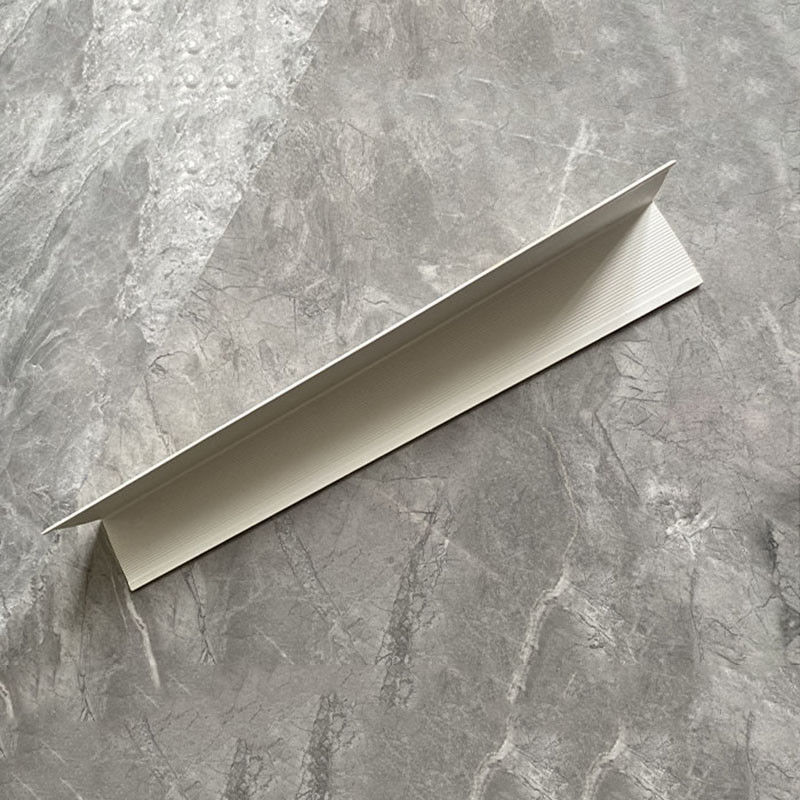 Le tiret rendent les gardes de coin de plastique résistantes de mur de PVC affilant la protection de coin de mur